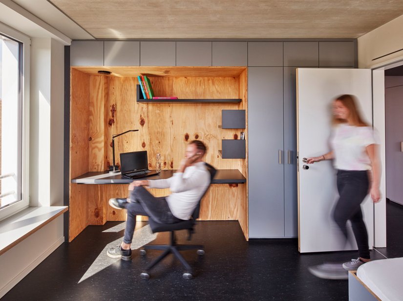 Kompleks obejmujący 258 miejsc mieszkalnych dla studentów został ukończony w wersji hybrydowej w standardzie domów pasywnych.
Zdjęcie © Sigurd Steinprinz / ACMS Archirtekten GmbH