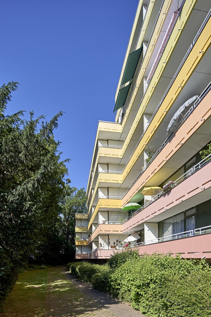 Specjalna powłoka dyspersyjna Betonfinish 839 i naniesiony wcześniej podkład Haftgrund 3720 znacznie poprawiają nie tylko wygląd, ale także długotrwale zabezpieczają substancję budowlaną