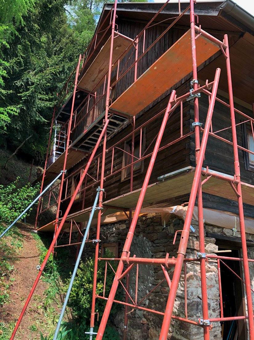 Pracownicy zakładu malarskiego Fritzl odmłodzili chatę górską w ciągu tygodnia.