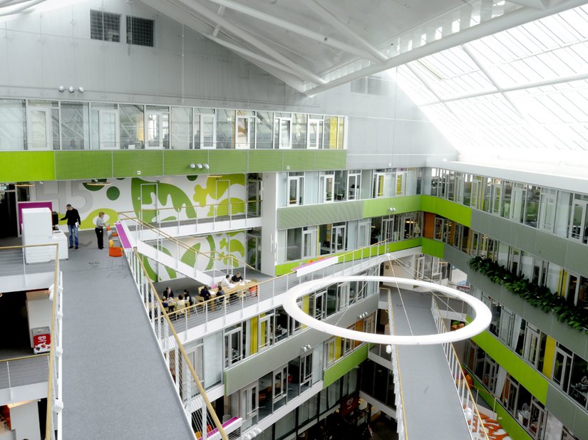 Najwyższe piętro kompleksu Unilever zapewnia doskonały widok na dziedziniec.