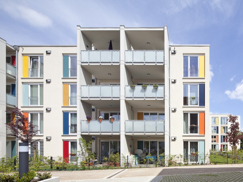 Ten kompleks mieszkań socjalnych jest pierwszym w Nadrenii Północnej-Westfalii ekologicznym osiedlem wybudowanym z konsekwentnym zachowaniem standardu domów pasywnych.