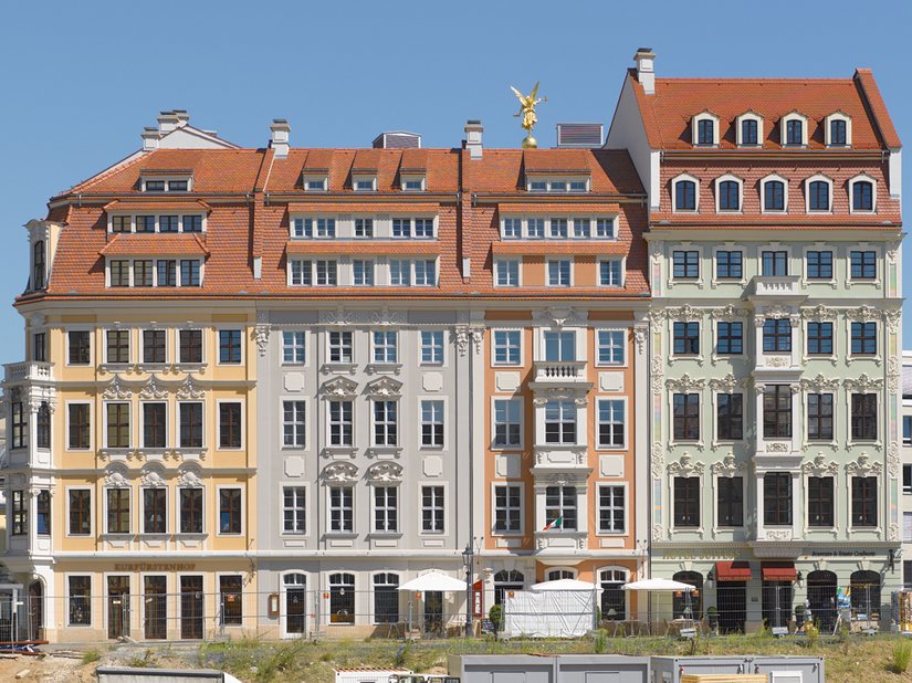 Ulica Rampische Straße 1, 3, 5 i 7: kompleks, a zwłaszcza najwyższy budynek powstały w 1715 r., stanowił doskonały przykład drezdeńskiego baroku.