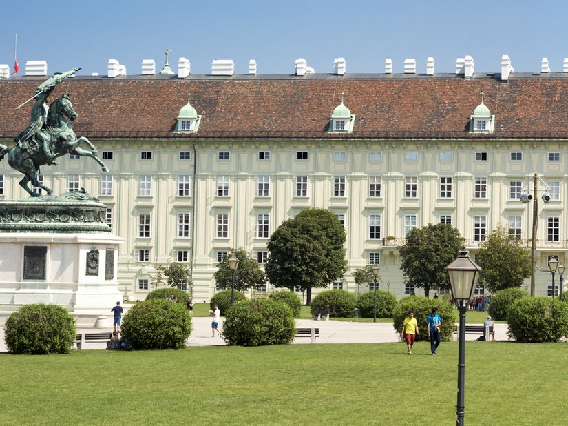 <p>Skrzydło Leopolda jest jedną z największych i najstarszych części zamku Hofburg w Wiedniu.</p>