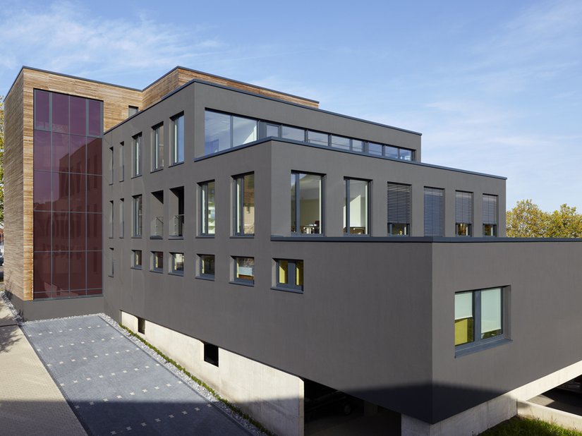 Budynek spełnia wymogi certyfikatu „European Green Building” i jest tym samym szczególnie energooszczędny, a także zgodny z zasadami zrównoważonego rozwoju.