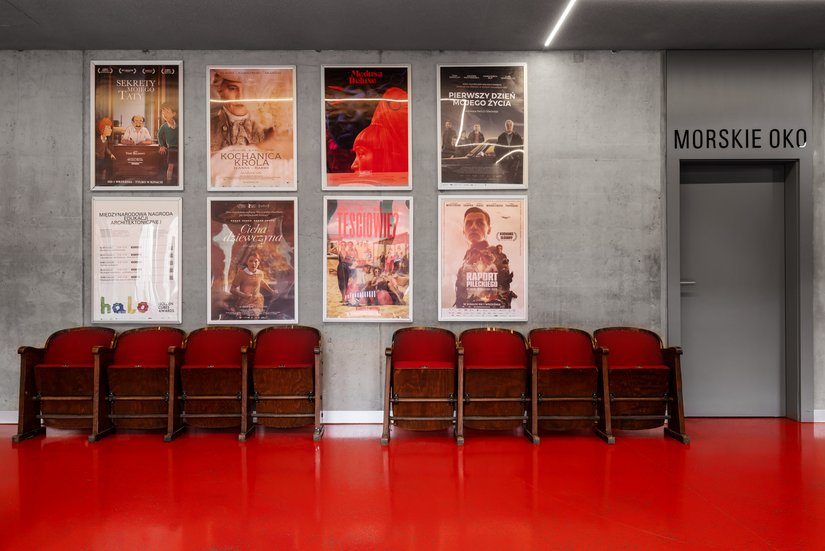 Podłoga została wykonana z wykorzystaniem Floortec 2K-Purolid F 878, Floortec 2K-Purolid T 877 oraz płatków dekoracyjnych Floortec Dekochips 843. Szybkie schnięcie tych produktów pozwoliło wykonać pracę w wyznaczonym czasie.